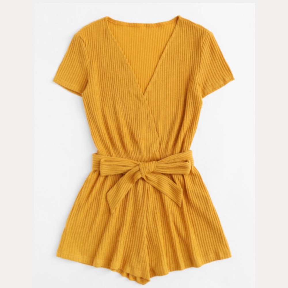 yellow romper! perfect color for fall 🍁